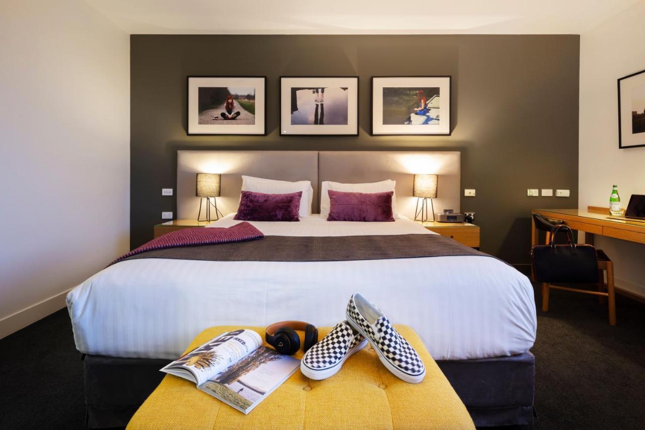 Hotel East And Canberra
